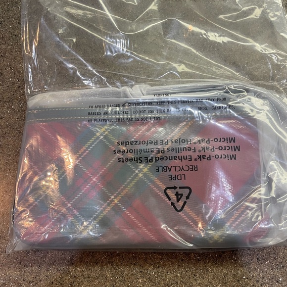 🆕 Dooney & Bourke Red Tartan Large Slim Wristlet - Picture 7 of 9